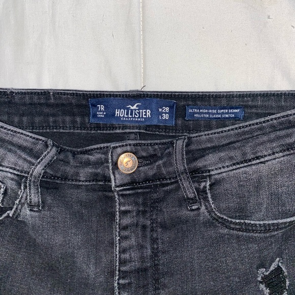 Hollister Ultra High-Rise Super Skinny Jeans - Picture 4 of 4